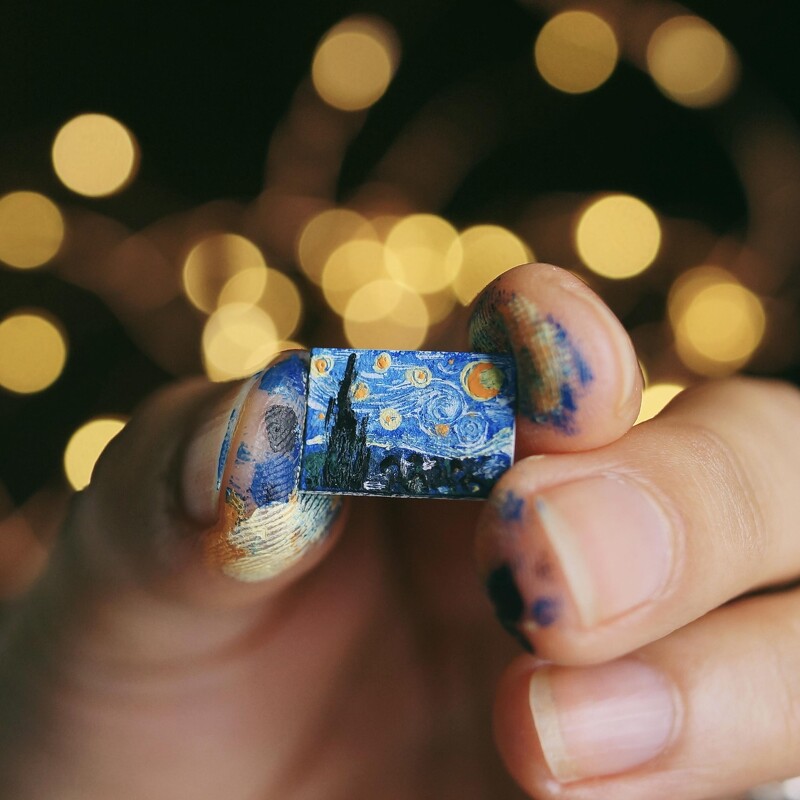 看啥小—微型藝術博物館_Ana Sofia Casaverde《La noche estrellada》(梵谷《星夜》致敬作品)