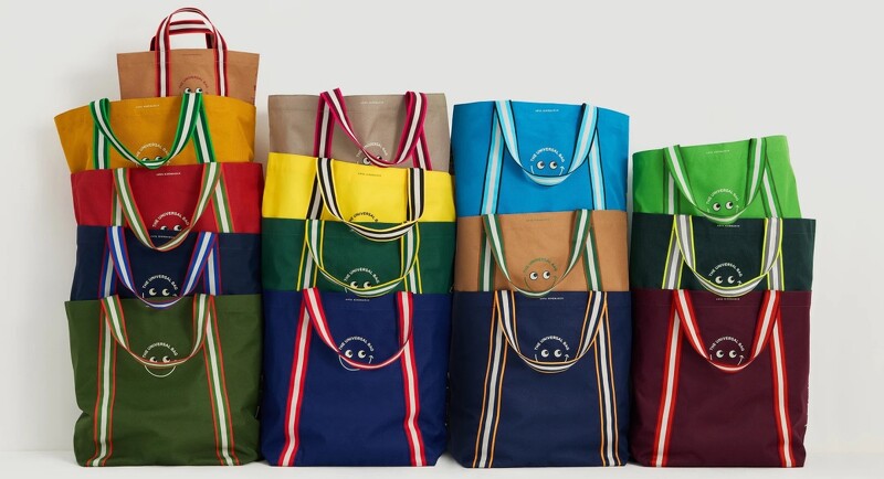 「ANYA MART」限定獨家迷你版的「 Universal Bag」。