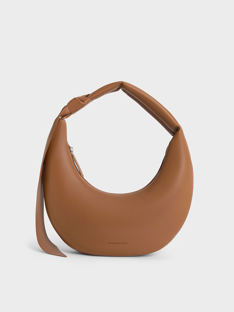 Toni 大型軟扭結流浪包 $2,990