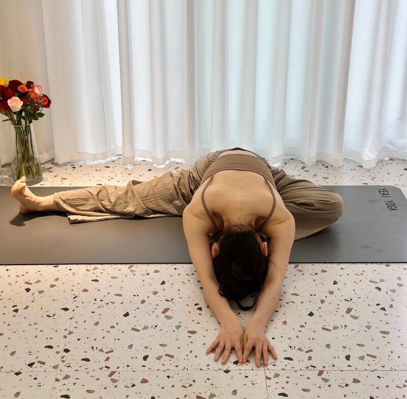 睡前10分钟练习阴瑜珈—趴姿体式 相当于跑步1小时！坚持练可以细腰瘦肚！