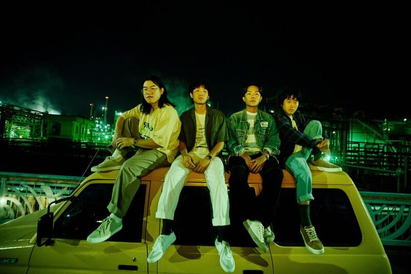 3/22在地青春樂團「薄荷綠工廠」於誠品生活高雄大遠百店17F書區中庭帶來精彩演出。
