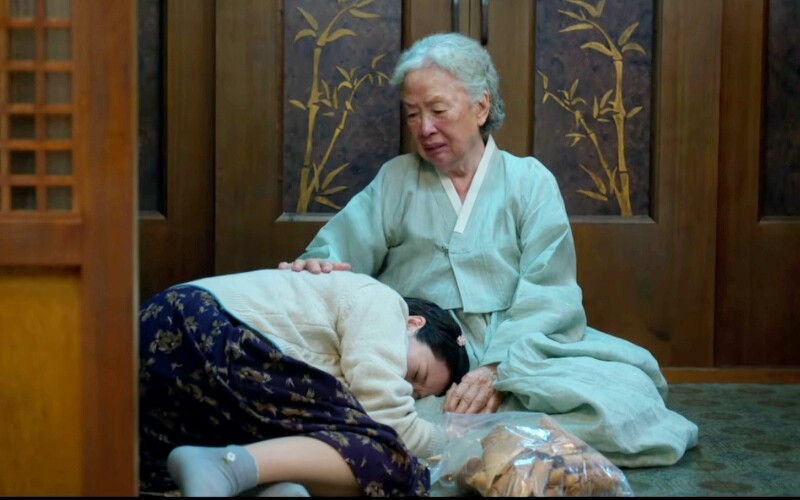 《苦盡柑來遇見你》奶奶以感同身受安慰愛純失去銅明的悲痛©Netflix