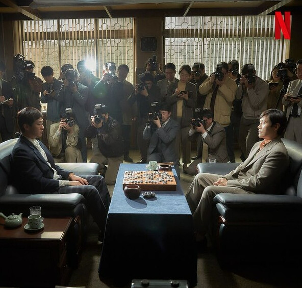 熬過演員劉亞仁(左)吸毒風波電影終於上映,才能讓觀眾欣賞到李秉憲(右)好演技