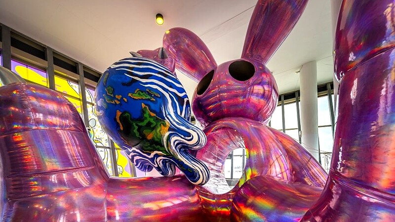 看海美術館「怪獸代班」戶外展覽作品:《貪食兔》