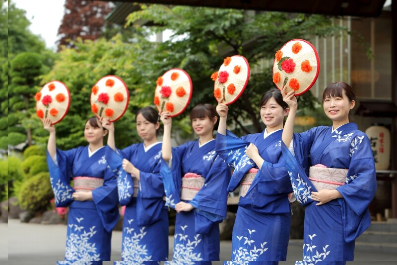 山形縣代表性的民俗舞蹈「花笠舞」。(圖片由「日本之宿 古窯」提供)