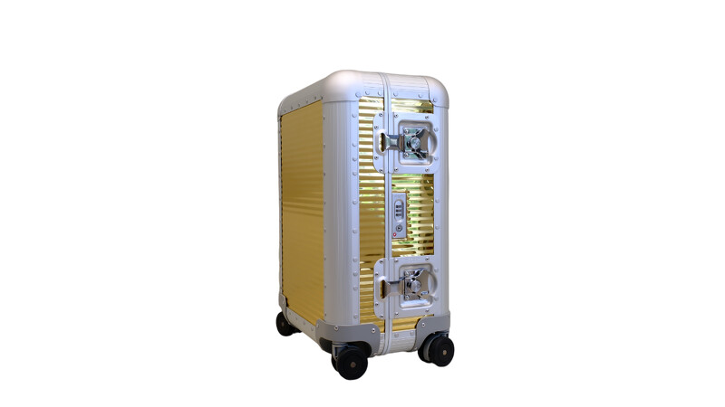 BANK 21吋登機箱亮面金68,000元