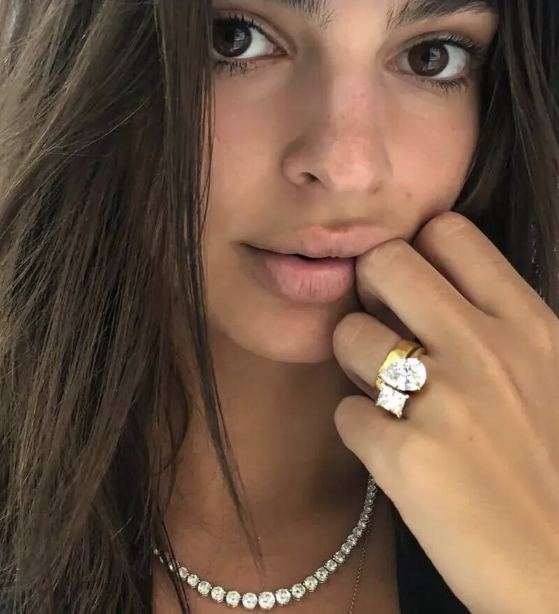 IG@Emily Ratajkowski