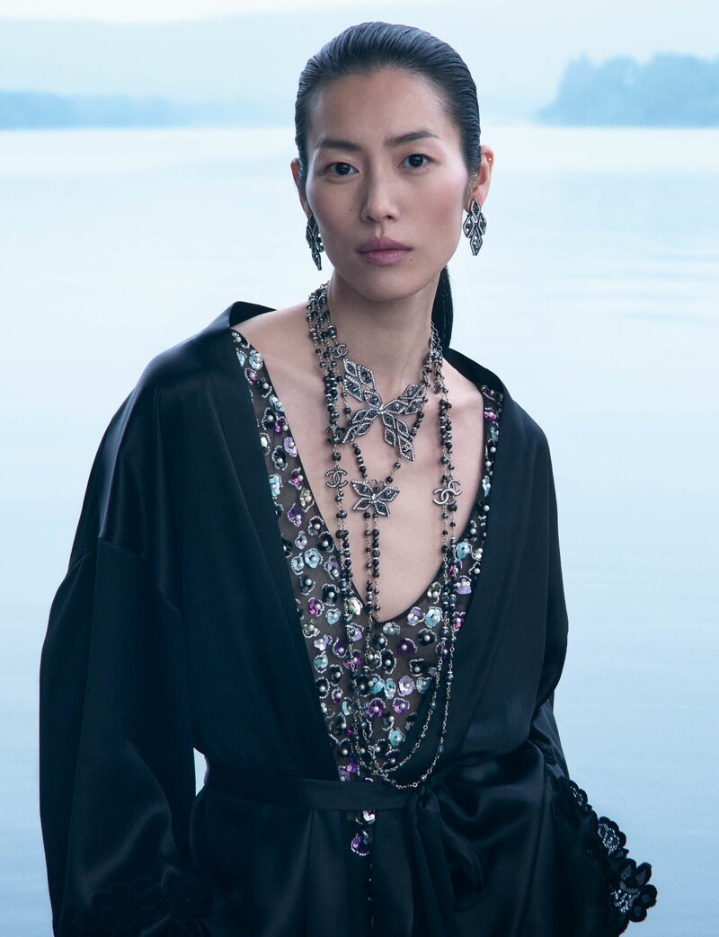 CHANEL 2024/25 Métiers d’art系列最新形象於杭州西湖取景。