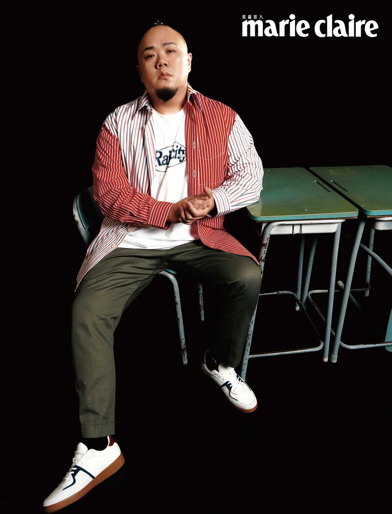 大淵:紅白條紋襯衫,Tommy Hilfiger;皮革休閒鞋,Pedro;白色上衣、軍綠色長褲,藝人私物。