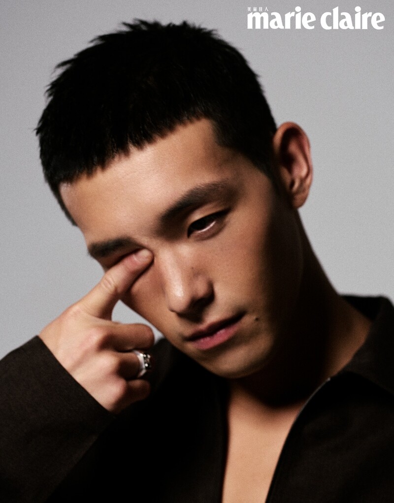 深褐色夾克上衣,Prada。