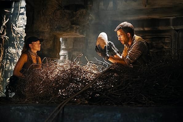 《侏羅紀世界:重生》中致敬史匹柏電影《法櫃奇兵》(Raiders of the Lost Ark)的場景