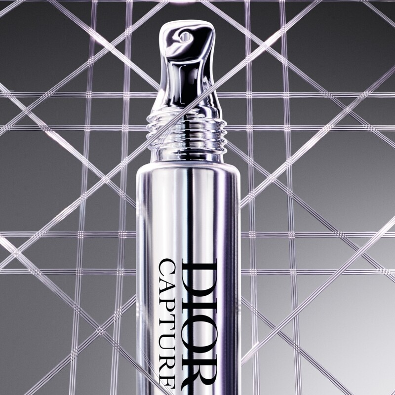 迪奧逆時活氧亮眼膠原筆情境圖。