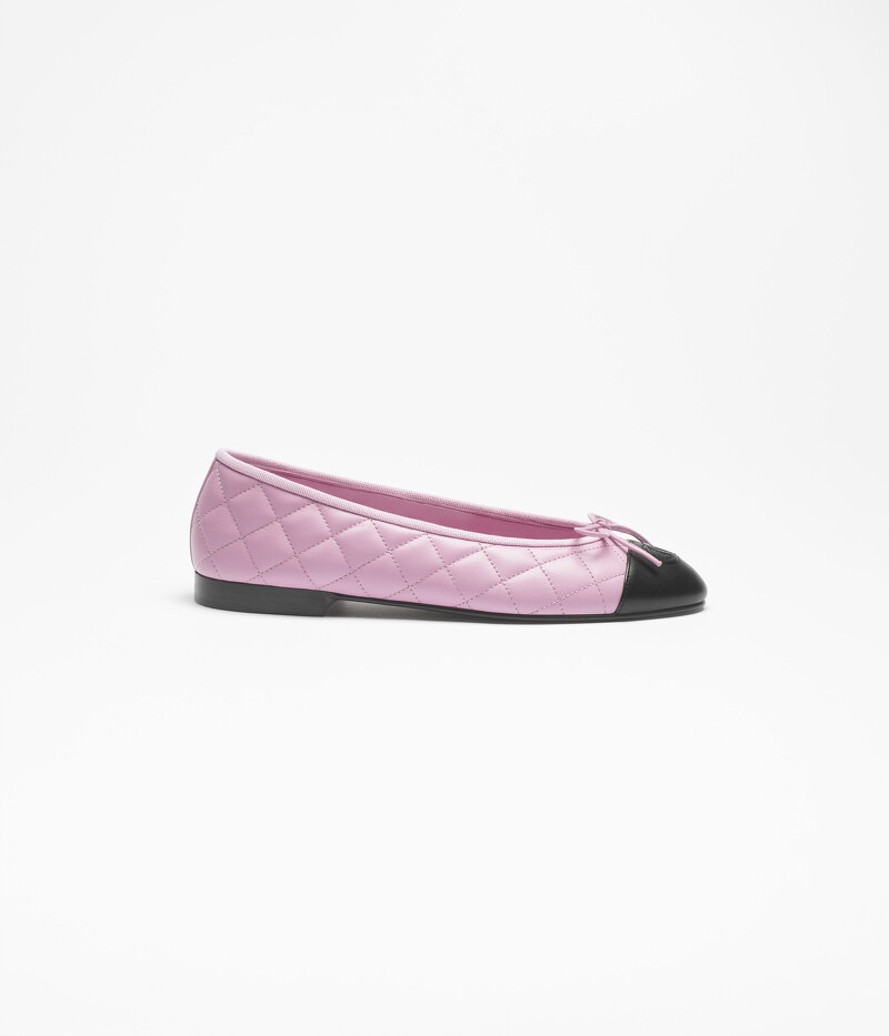 香奈兒經典的米黑雙色鞋 (Slingback)