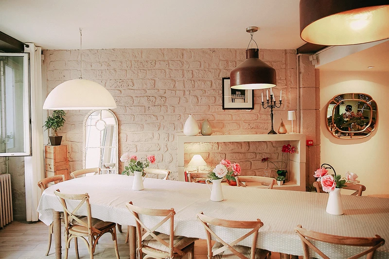 ▲溫馨明亮的用餐區圍繞著法式鄉村氛圍。