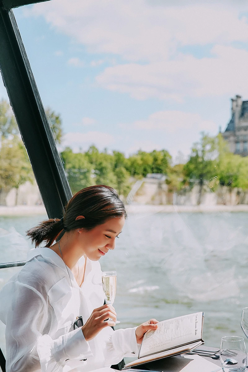 ▲在陽光沐浴下遊河，恣意收錄美好的味覺和視覺盛宴。