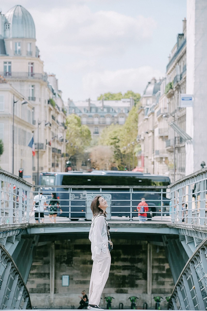 ▲在奧塞博物館附近的Port de Solferino碼頭下船後，還可在塞納河畔逛逛走走，享受巴黎的好天氣。