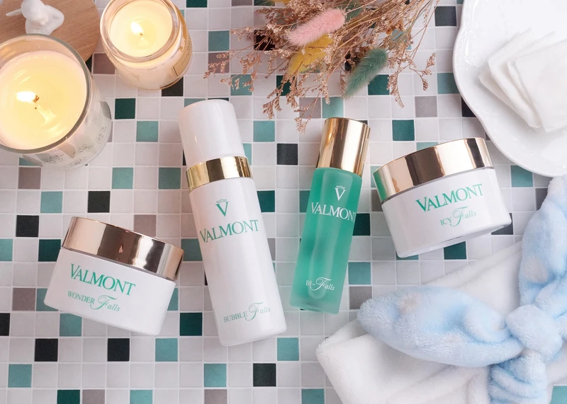 (左至右: 潔膚乳霜→潔顏雲→眼唇潔膚液→潔膚凝膠)