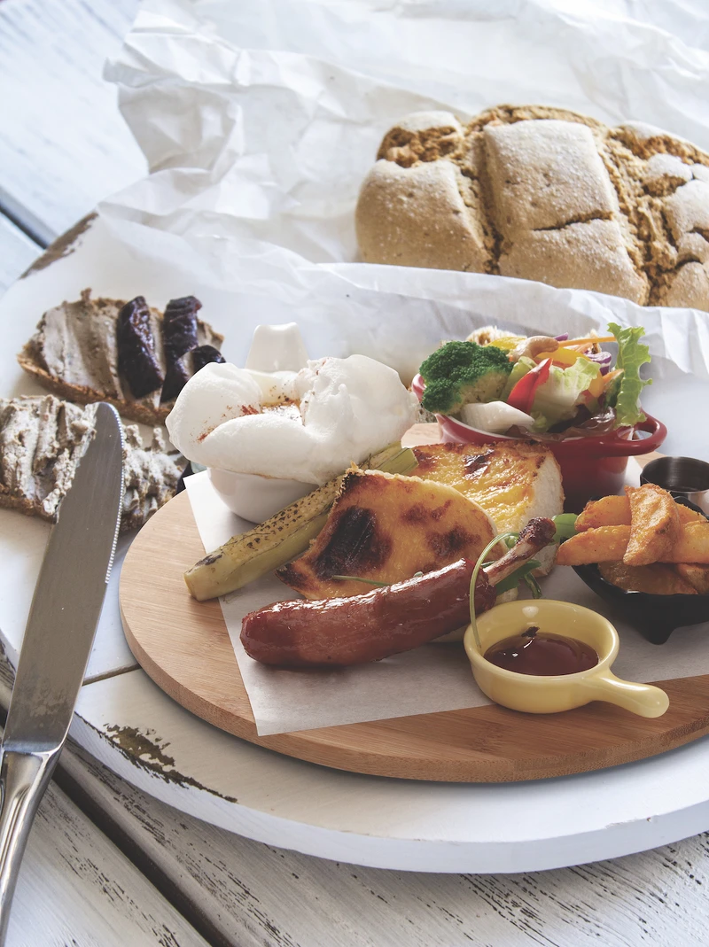 空氣圖書館餐點-晨間朝食,左上角的雲朵蛋為我們的獨創料理 空氣圖書館餐點-晨間朝食,左上角的雲朵蛋為我們的獨創料理