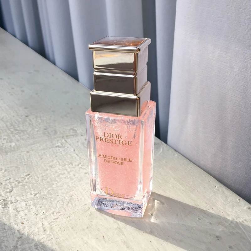 Dior精萃再生花蜜微導精露帶給妳宛如戀愛中的粉紅光