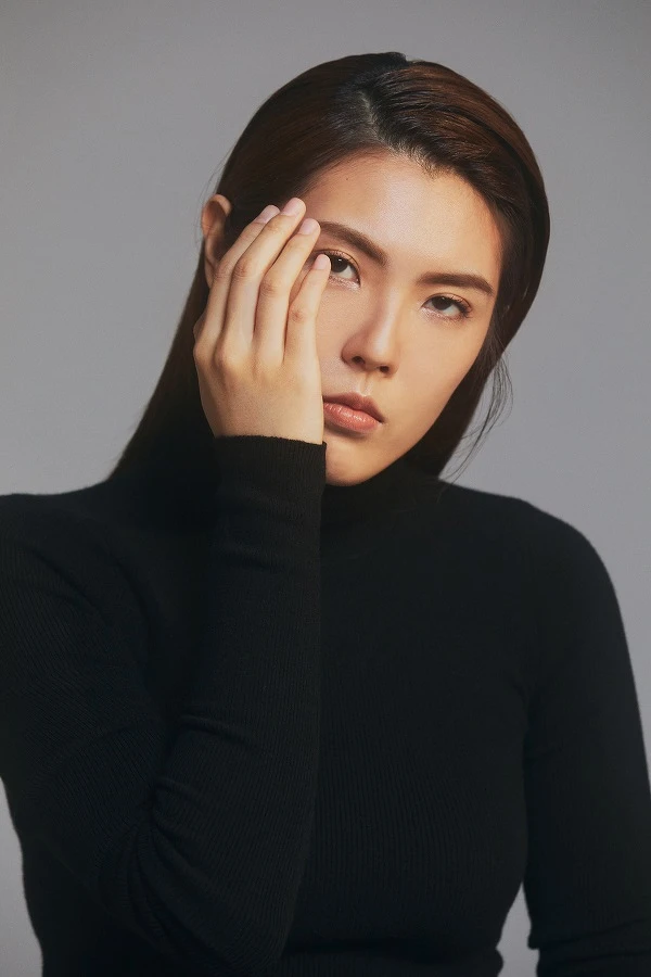 黑色高領上衣，Bottega Veneta