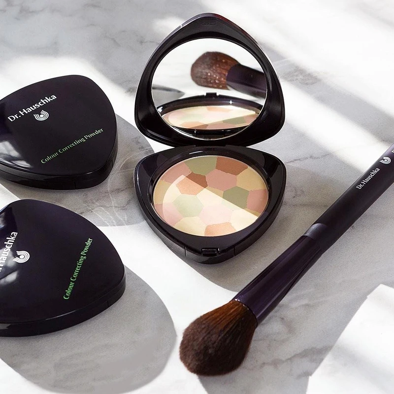 『流光幻彩校色粉餅』NT 1,600