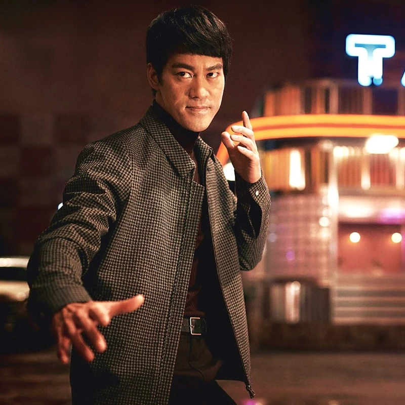 李小龍曾在《葉問2》與《葉問3》出現過,由演員陳國坤飾演 李小龍曾在《葉問2》與《葉問3》出現過,由演員陳國坤飾演