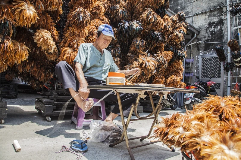 陳師傅如此飄丿的背後是經年累月的熟稔 陳師傅如此飄丿的背後是經年累月的熟稔