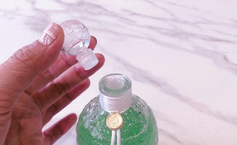 沾式的淡香水維持傳統