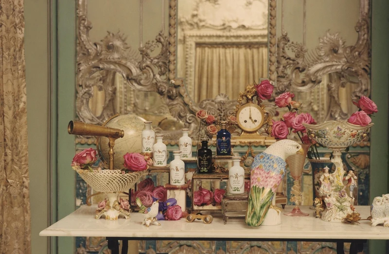 Gucci以煉金師的實驗科學為靈感，推出7款淡香精，4款香氛精油，3款香氛純露以及1款香氛蠟燭。