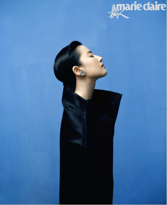 黑色輪廓上衣 Masion Margiela Artisanal Designed by John Galliano，LES TALISMANS DE CHANEL系列ATTIRANTE耳環