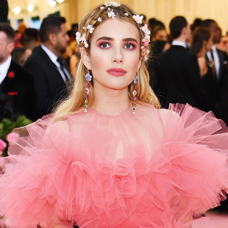 艾瑪羅伯茲以香緹卡浪漫敢曝女神妝容降臨2019 Met Gala紅毯 艾瑪羅伯茲以香緹卡浪漫敢曝女神妝容降臨2019 Met Gala紅毯