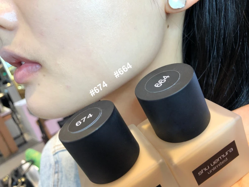 植村秀的粉底液色號為3個數字,第2個數字越小越暗、越大越亮。 植村秀的粉底液色號為3個數字,第2個數字越小越暗、越大越亮。