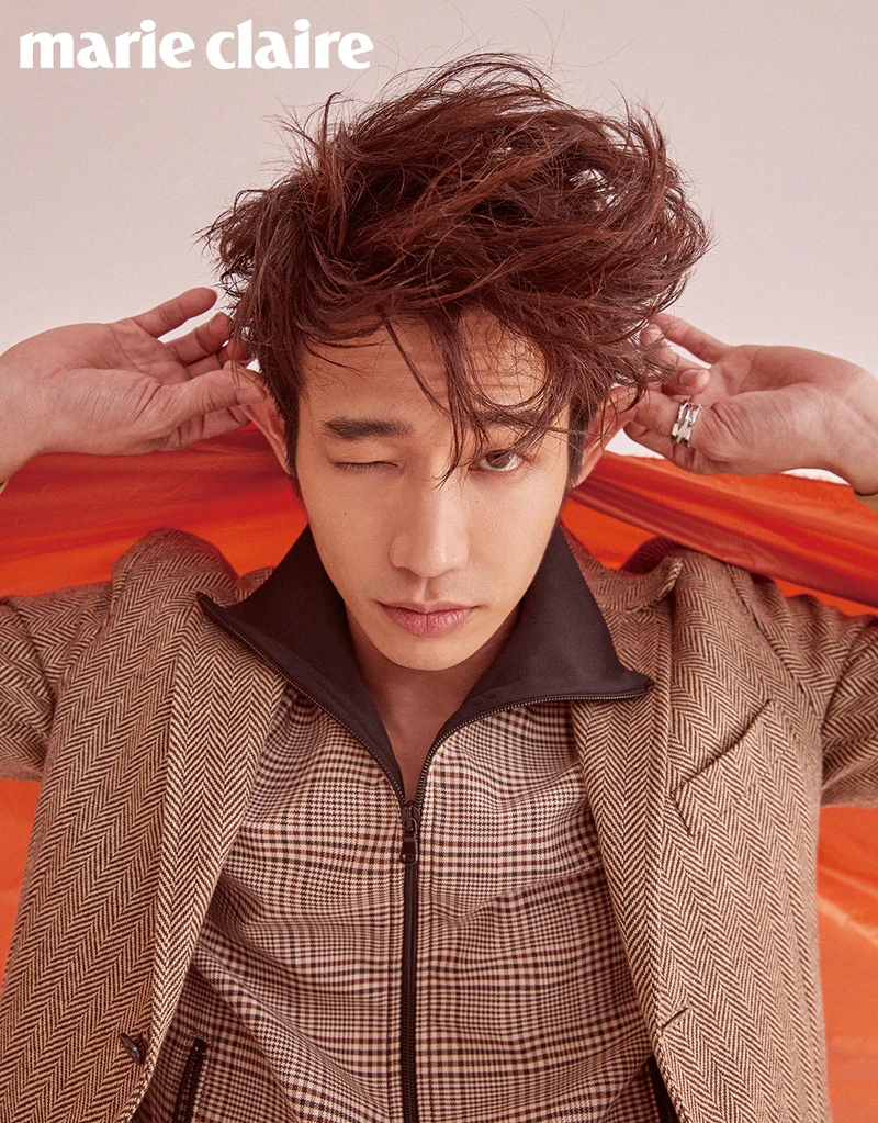 18K白金鑲鑽 B.zero1 戒指,Bulgari;毛呢西裝外套,Polo Ralph Lauren;格紋休閒外套,Stella McCartney。 18K白金鑲鑽 B.zero1 戒指,Bulgari;毛呢西裝外套,Polo Ralph Lauren;格紋休閒外套,Stella McCartney。