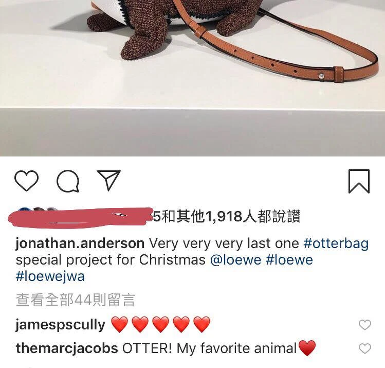 設計師Marc Jacobs在下方回應自己最愛的動物是水獺！