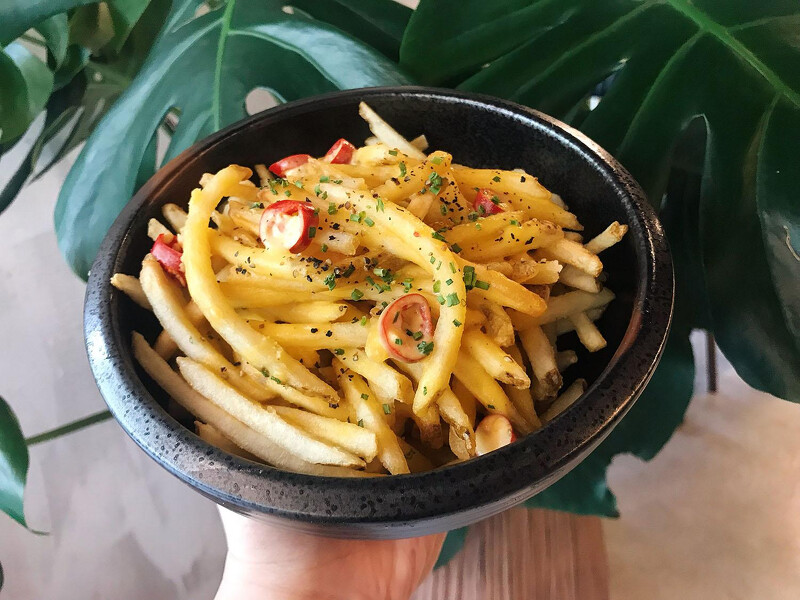 新加坡鹹蛋黃薯條 NT$220元