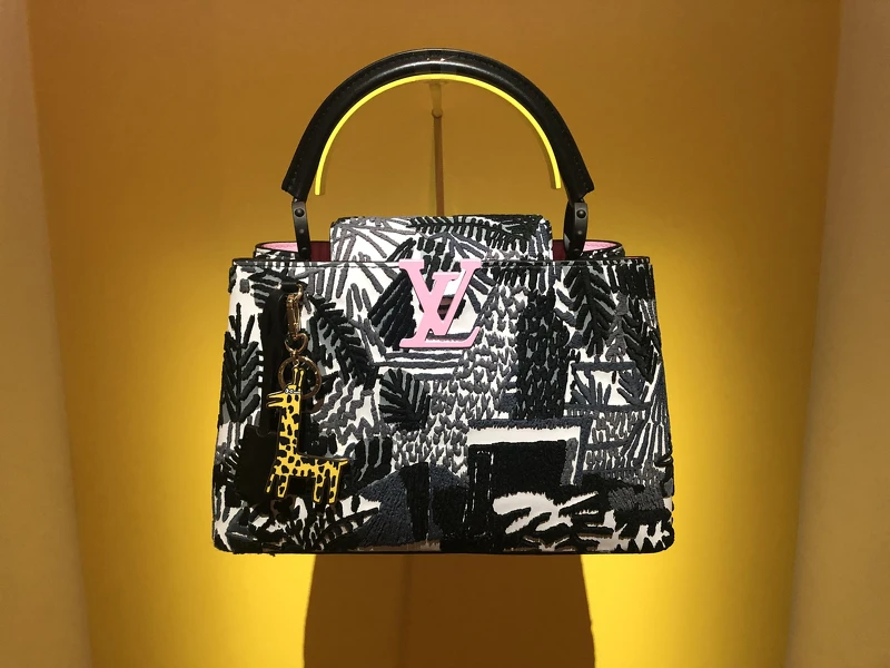 由Jonas Wood設計製作而成，充滿了童趣的手工繡線，是編最喜歡的一款