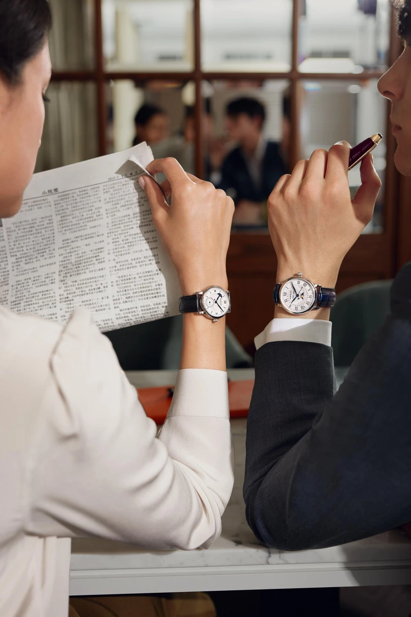 萬寶龍明星傳承系列對錶：全日曆腕錶，NT$148,500、萬寶龍明星傳承系列