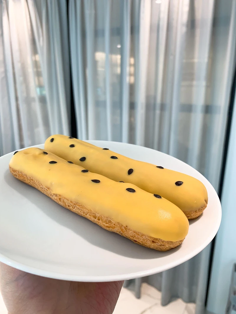 百香果閃電泡芙$220元1組(2條) 