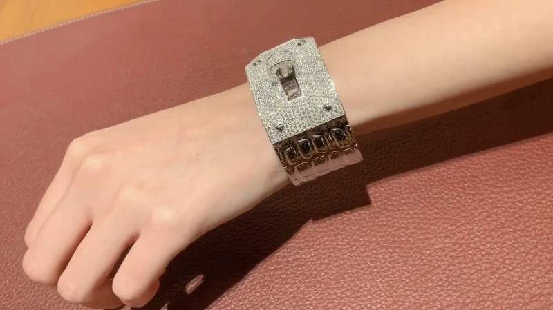 Kelly Milanaise系列 鱷魚皮紋白金鑲白鑽米蘭編織手環 Kelly Milanaise系列 鱷魚皮紋白金鑲白鑽米蘭編織手環