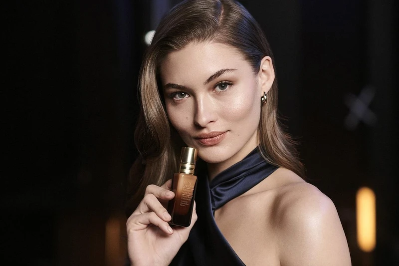 特潤超導賦活精萃使用於小棕瓶後，將一整天肌膚承受的壓力歸零。