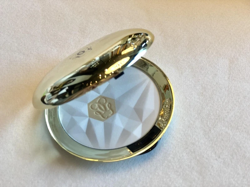 24K純金光絲霧蜜粉餅 24K純金光絲霧蜜粉餅