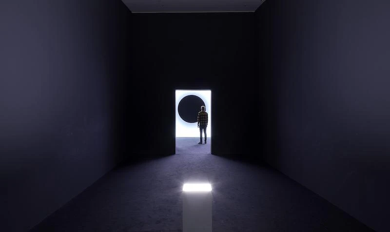 《臨界點》2018 DLP投影機、HMI燈、電腦、揚聲器 尺寸依空間大小而定 © Ryoji Ikeda & studiohanswilschut, courtesy of Eye Filmmuseum 《臨界點》2018 DLP投影機、HMI燈、電腦、揚聲器 尺寸依空間大小而定 © Ryoji Ikeda & studiohanswilschut, courtesy of Eye Filmmuseum