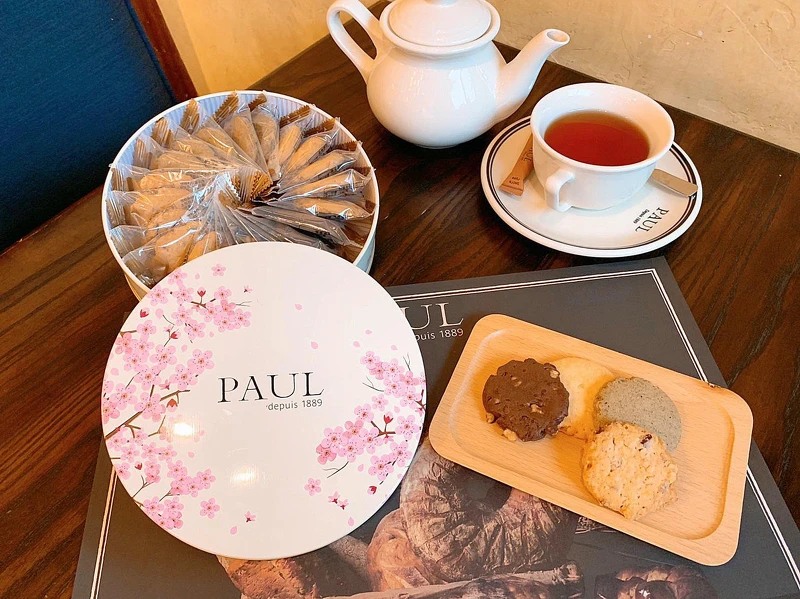 花都左岸公園禮盒，精緻外盒收藏著片片餅乾