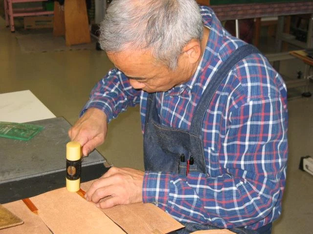 誠品生活號|WOGNA|昭和天皇御用皮革老舖揉製具生活感又實用的皮件。 誠品生活號|WOGNA|昭和天皇御用皮革老舖揉製具生活感又實用的皮件。