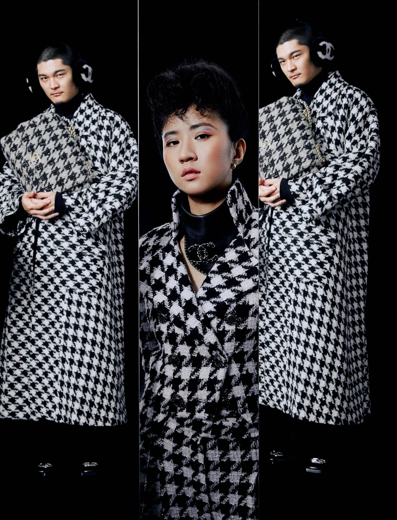 1. (9M88)千鳥格斜紋軟呢外套、斜紋軟呢長褲、白色厚底鞋、皮質領巾、千鳥格鍊帶包、金質 Coco Crush 戒指多只,all by Chanel。(Leo王)千鳥格斜紋軟呢大衣、雙C Logo 耳罩both by Chanel;黑色高領針織衣、黑色長褲、皮靴,all by Balenciaga。 1. (9M88)千鳥格斜紋軟呢外套、斜紋軟呢長褲、白色厚底鞋、皮質領巾、千鳥格鍊帶包、金質 Coco Crush 戒指多只,all by Chanel。(Leo王)千鳥格斜紋軟呢大衣、雙C Logo 耳罩both by Chanel;黑色高領針織衣、黑色長褲、皮靴,all by Balenciaga。