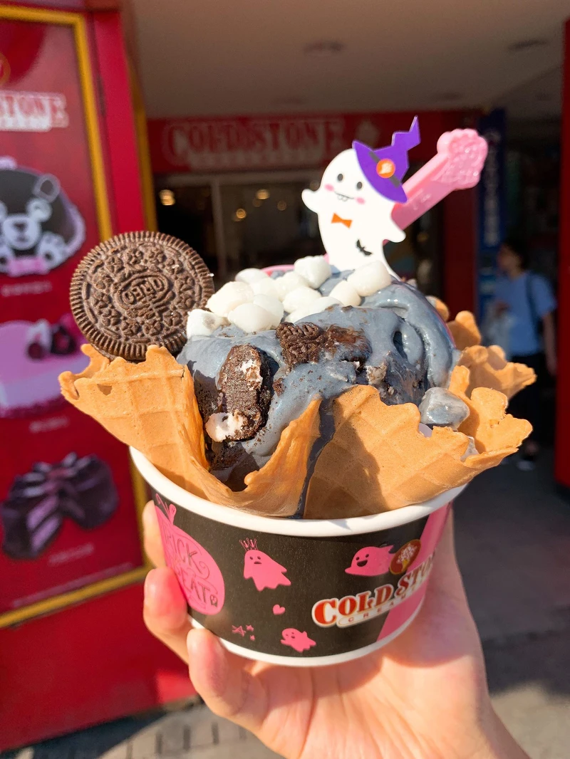 巧克黑皇后 小杯140元/ 中杯190元/ 大杯240元 (不含脆餅)