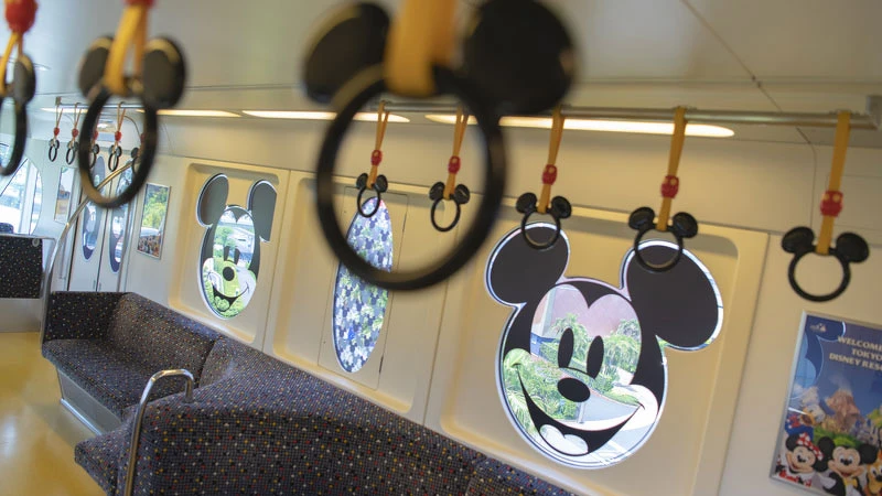 原版單軌列車車廂同樣有超可愛的米奇 原版單軌列車車廂同樣有超可愛的米奇