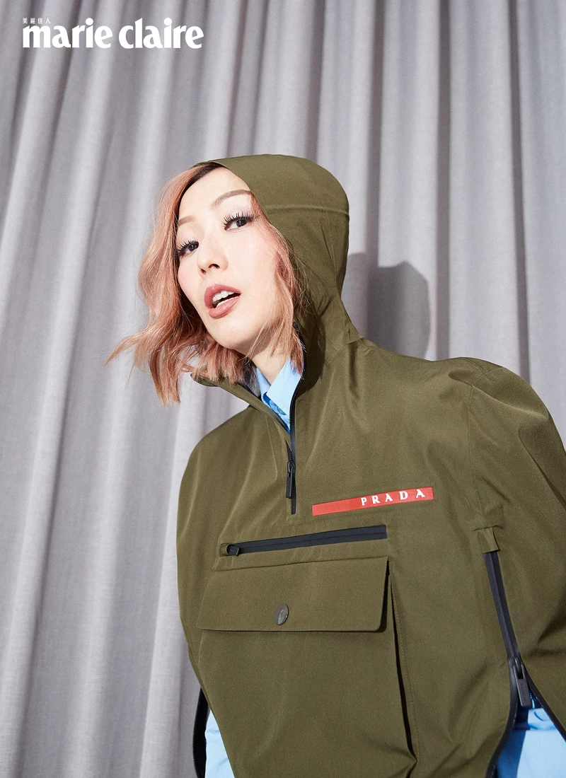 斗篷上衣、藍色口袋襯衫,Prada 斗篷上衣、藍色口袋襯衫,Prada
