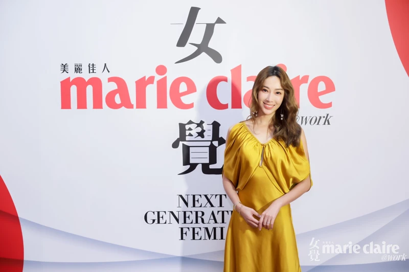 隋棠於活動背板前拍照 隋棠於活動背板前拍照