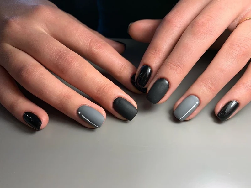 2019秋冬美甲趨勢「厭世霧感」美甲範例。